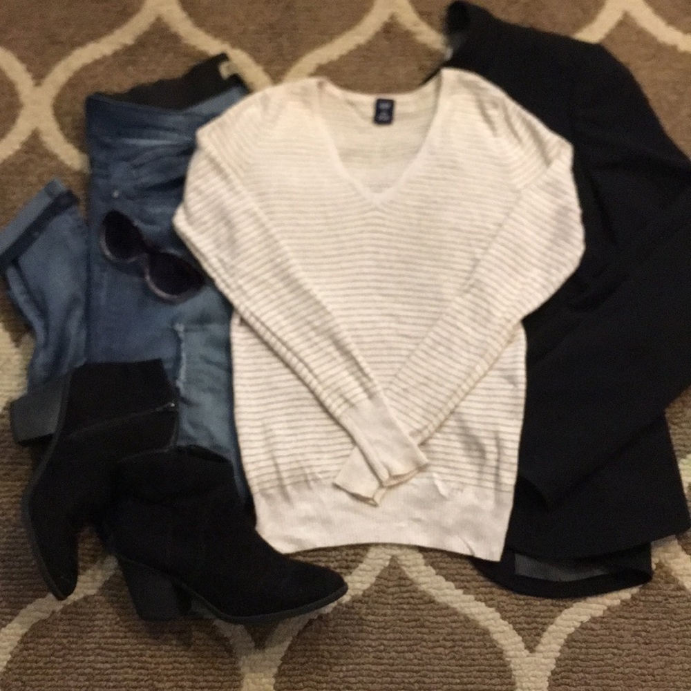 GAP size XS thin cream and gold striped sweater